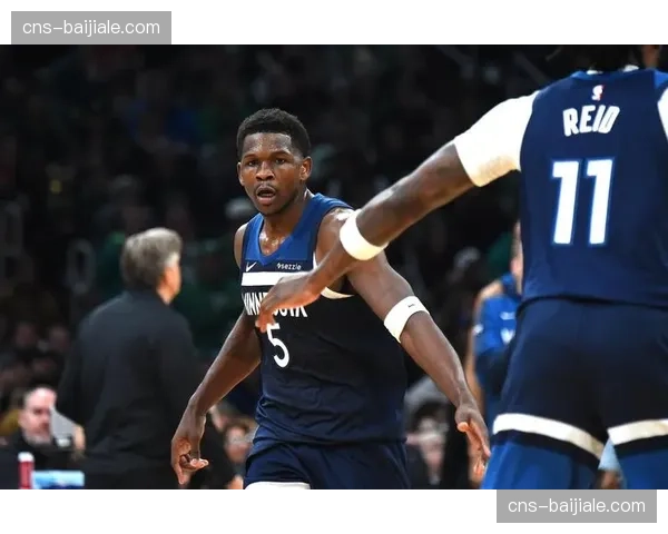 爱德华兹缺阵森林狼靠韧性取胜，戈贝尔镇守内线成禁飞区